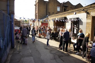 FCFK - cake event - crowds bunting